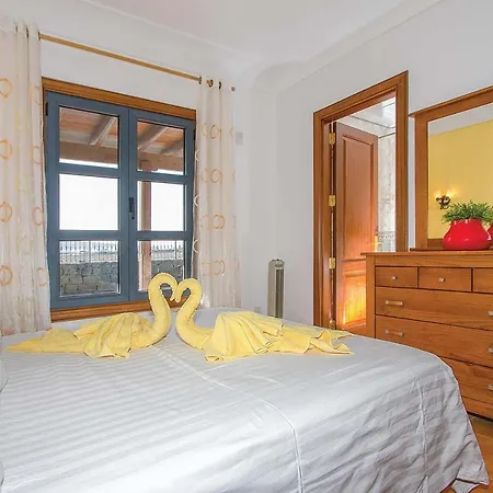 Playa Blanca Sleeps 4 Wifi Villa